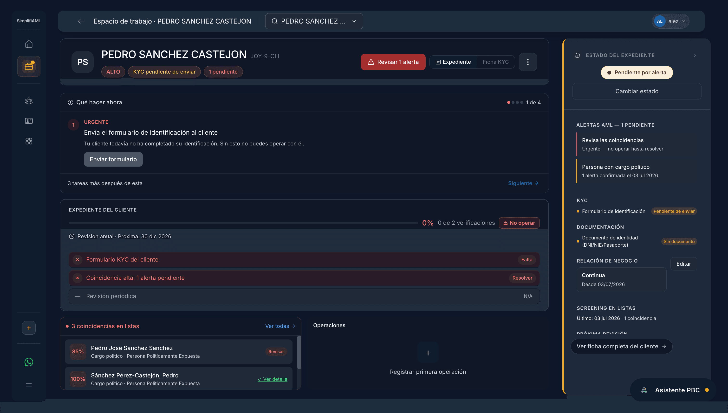 Espacio de trabajo de un cliente en SimplifiAML: tareas pendientes, alertas de coincidencias, estado del expediente y KYC